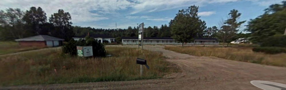 Roberts Motel (Roberts Ultra Modern Cabins) - 2008 Street View (newer photo)